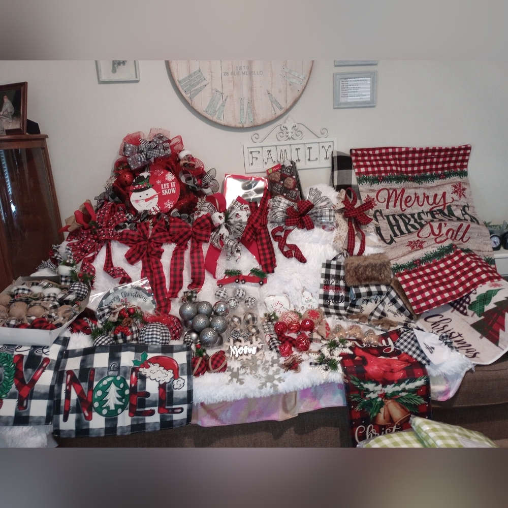 Large Farmhouse Christmas Decor